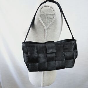 Harvey's Black Seatbelt Shoulder Bag